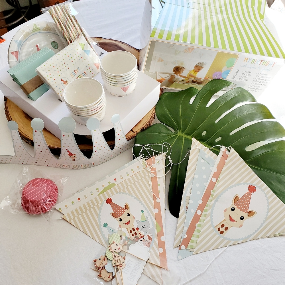 Sophie la Girafe Neutral Birthday Set Party Kit For 12 Guest